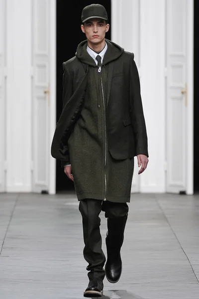 Look 10